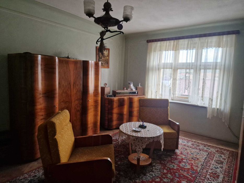 Vand in Cisnadie, apartament la casa in curte comuna