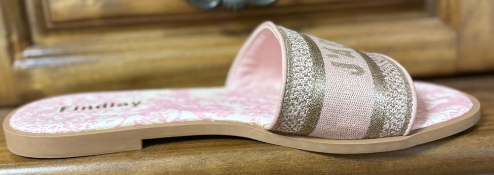 Нови чехли на LBD