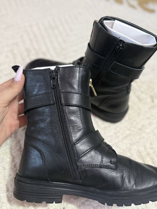 Елегантни Черни Боти FRIBOO (Кожа) с Катарами и Златен Ци