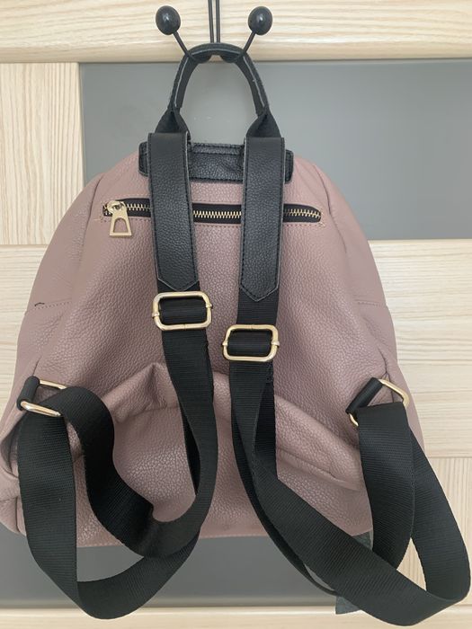 Продается очень стильная сумочка для модных девушек,очень удобная