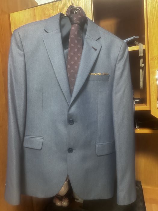 Продам косюм продам костюм