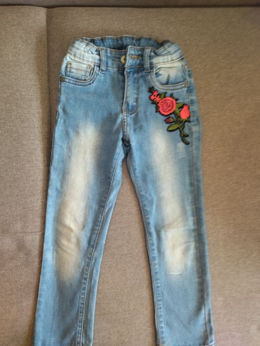 Продам одежда для девочек на 7 - 8 лет