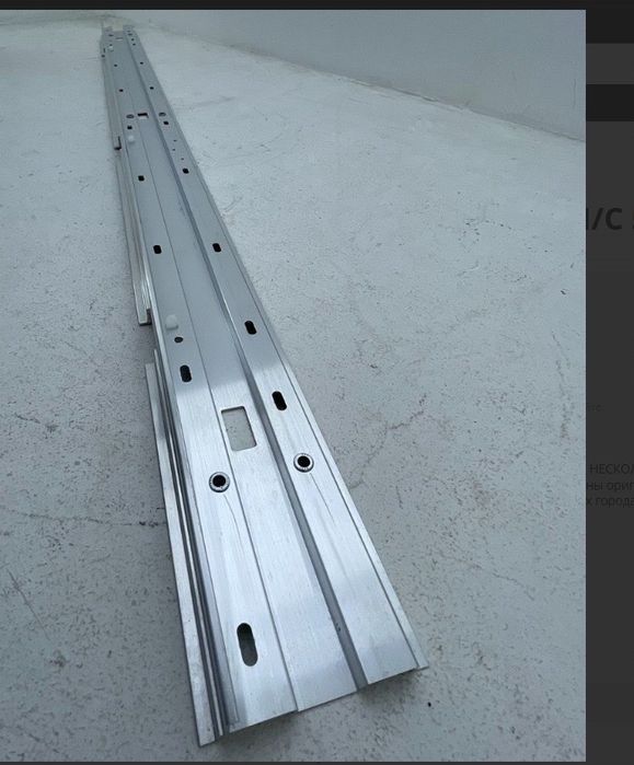 Продаю комплект подножка и панель накладка на Тойоту Легд Коузер -300