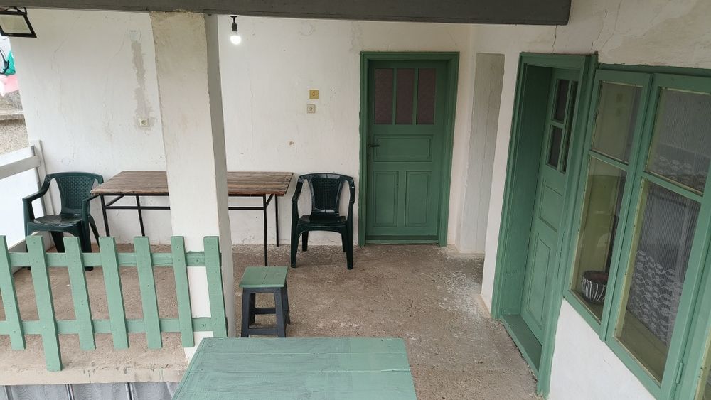 Двуетажна тухлена къща с.Каменово