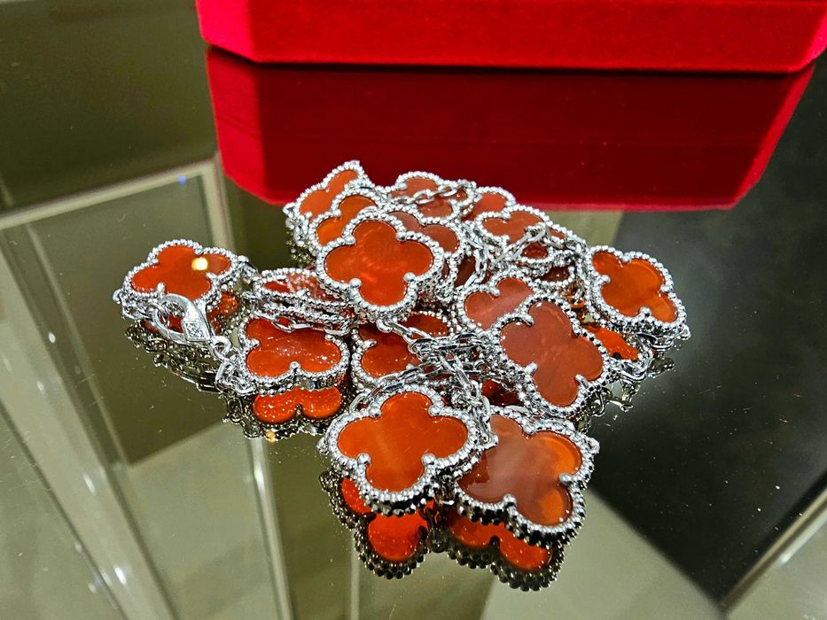 Van Cleef & Arpels VCA Silver Red Alhambra 20 Motifs Дамско Колие