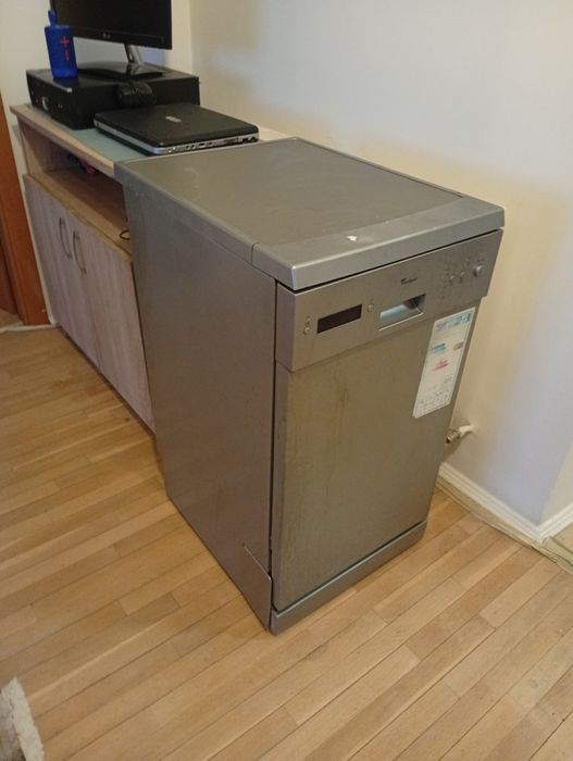 Vând mașină spălat vase Whirlpool cu 8 programe