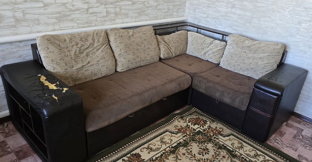 Продам срочно! Раздвижной диван, угловой