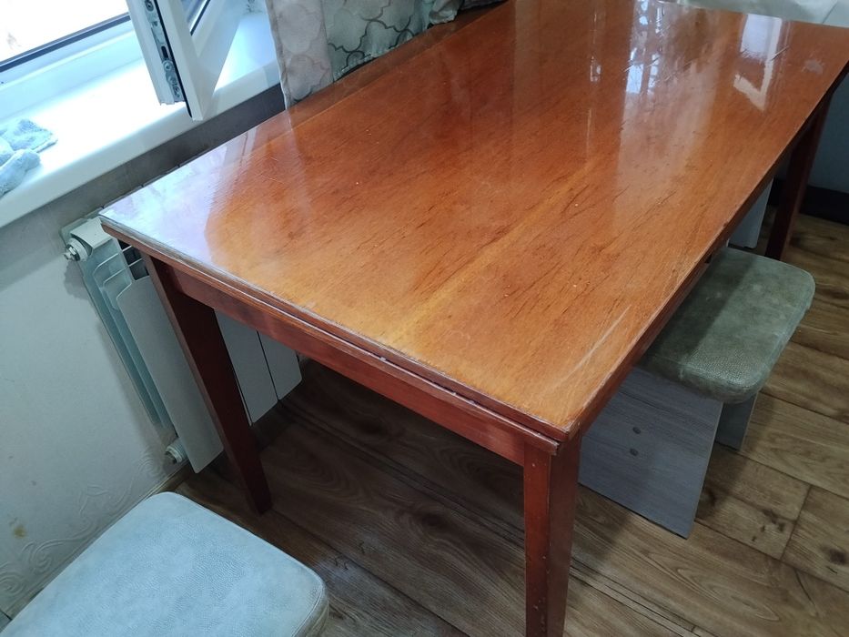 Продам полированный стол!