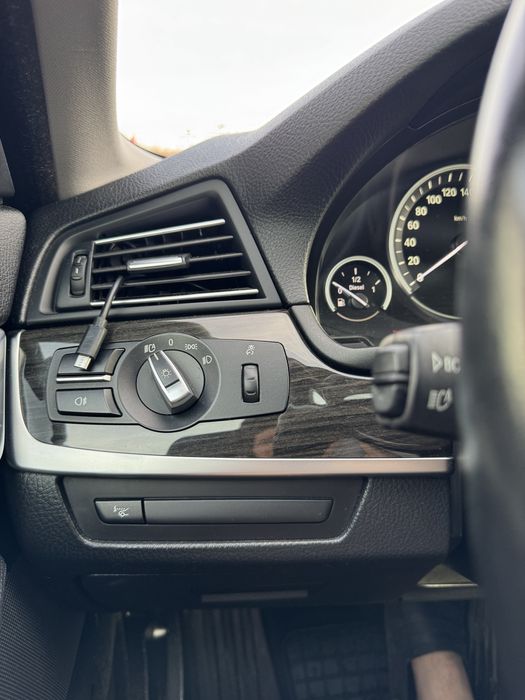 BMW F10 2.0D Soft Close Trapa Head-Up Display