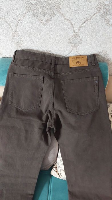 Продам новые джинсы.