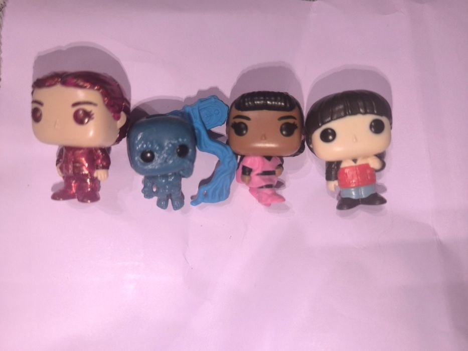 Фигурки очень странные дела