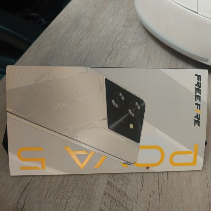 Телефон теcno pova 5