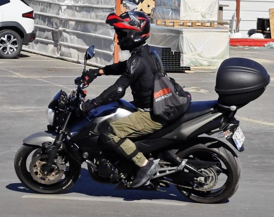 Suzuki GSR 600 model aniversar 100 ani culoare original Black and Grey