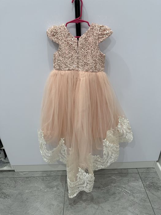 Продаю шикарное платье на девочку