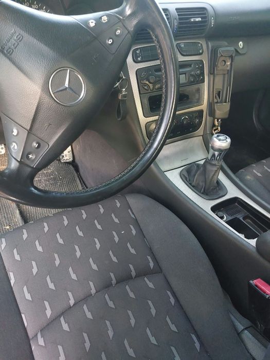 Vând Mercedes Benz C 200