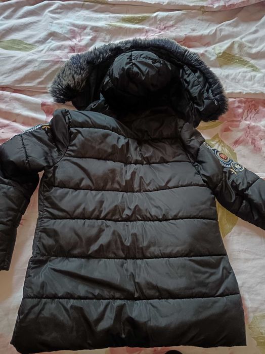 Дамско зимно яке с голяма пухкава качулка