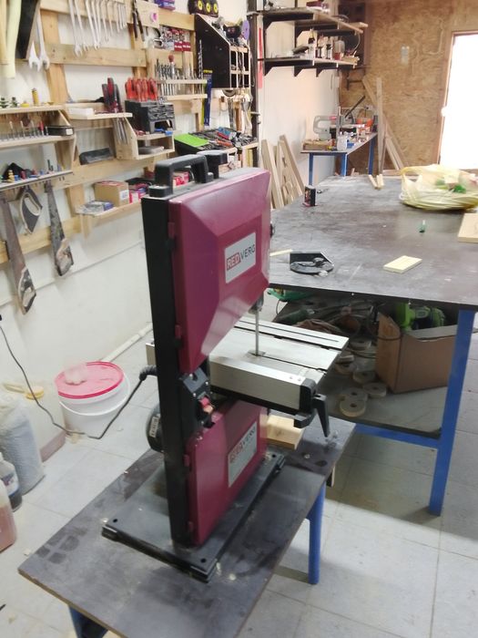 Ленточная пила по дереву