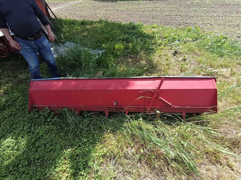 Vând cutie de îngrășăminte pentru prășitoare 5 secții