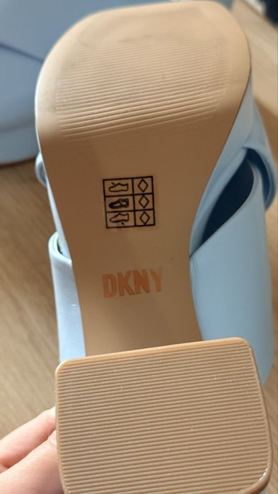 Чехли на ток/мюли DKNY