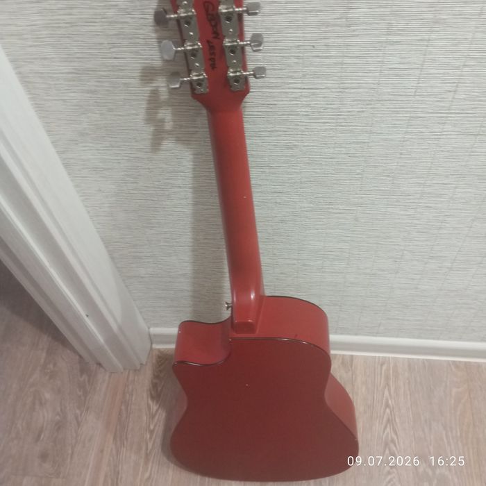Продам гитару срочно