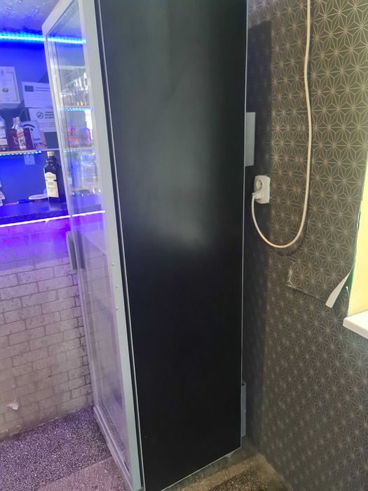 Вертикална хладилна витрина