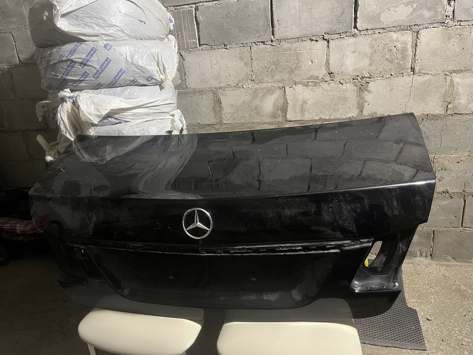 Крышка багажника W212