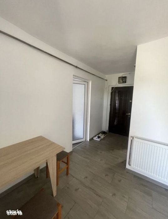 Garsonieră decomandată Craiovita Orizont 3/10 centrala mobilată