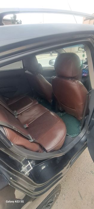 Spark moshinasi sotiladi