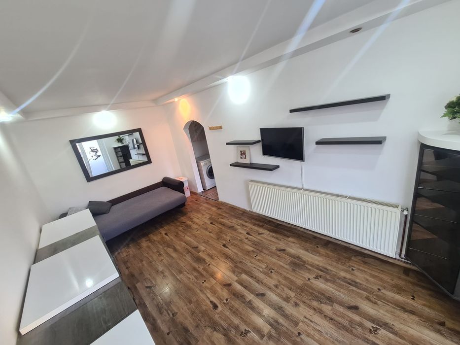 Închiriez apartament