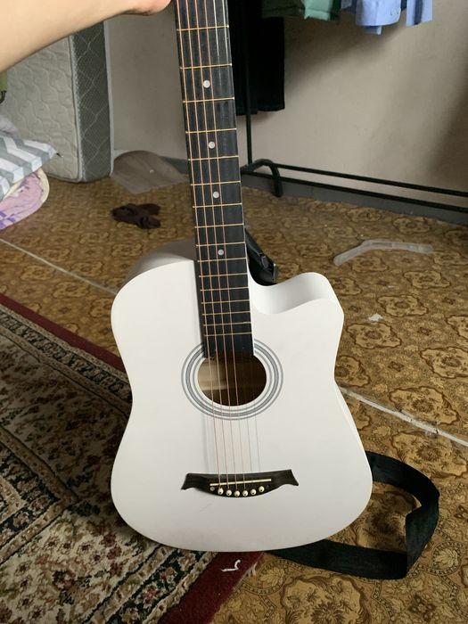 Гитара в хорошом состояние