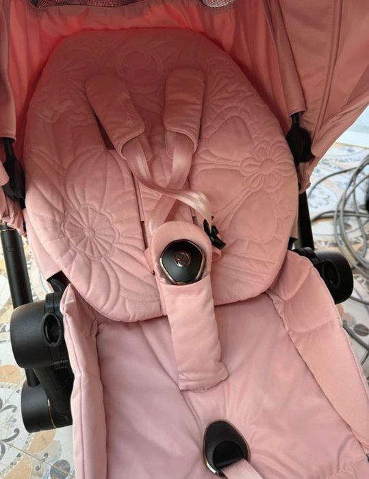 Коляска Cybex Simply Flowers.