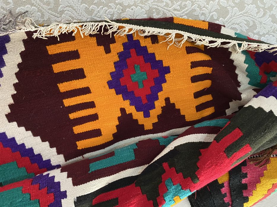 Продается ковер в хорошем состоянии