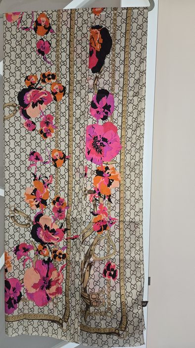 Копринен шал Gucci нов