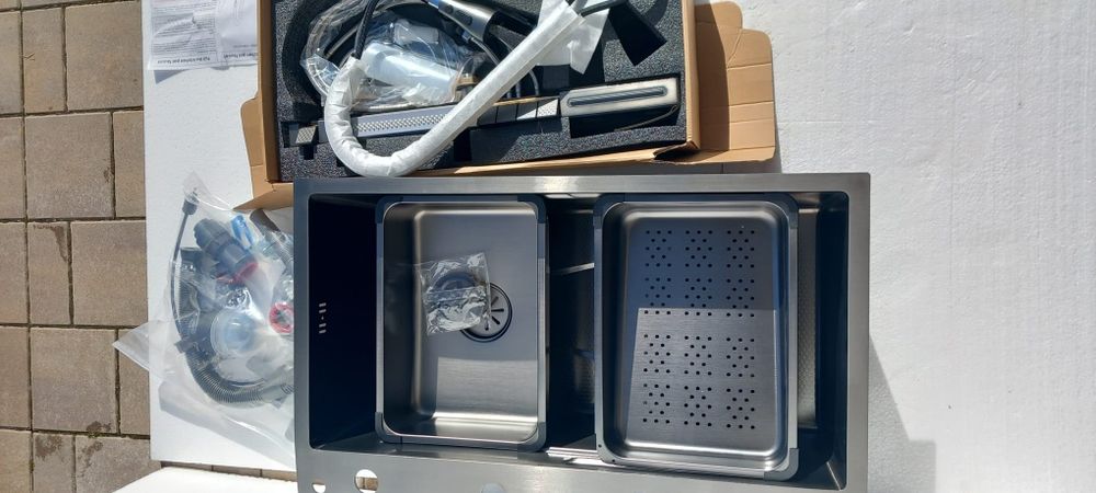 Chiuveta multifuncțională cu baterie și sifon incluse