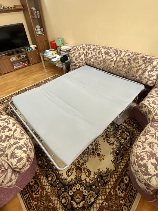 Продается угловой диван и кресло