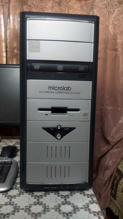 Домашний компьютер с монитором