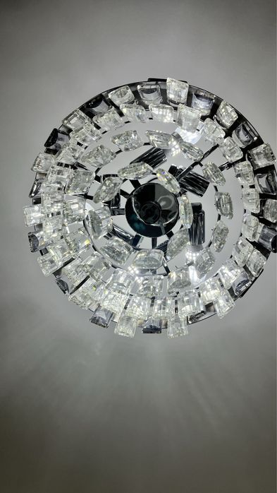 Продам люстру в отличном состоянии