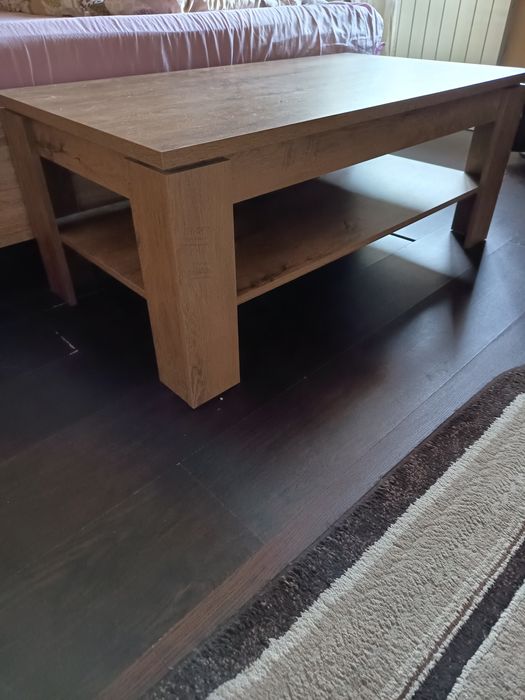 Se vinde această masă