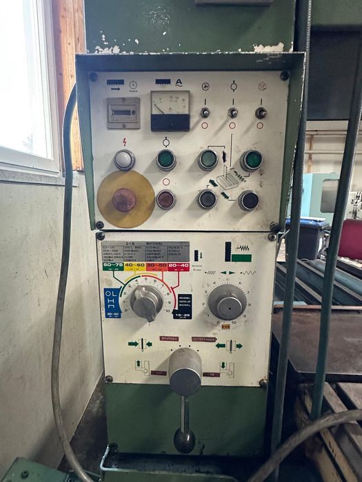 fierăstrău vertical AMADA