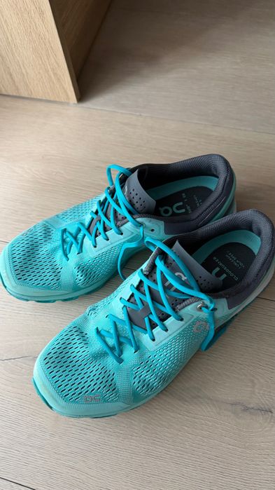 Спортни обувки on