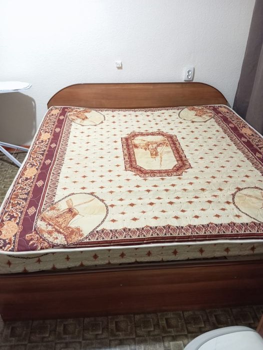 отдам матрас бу/ 1,80 на 1 ,90