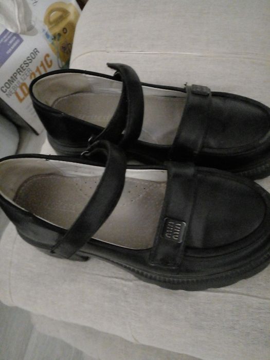 Продаётся туфли 33 и 32 размера