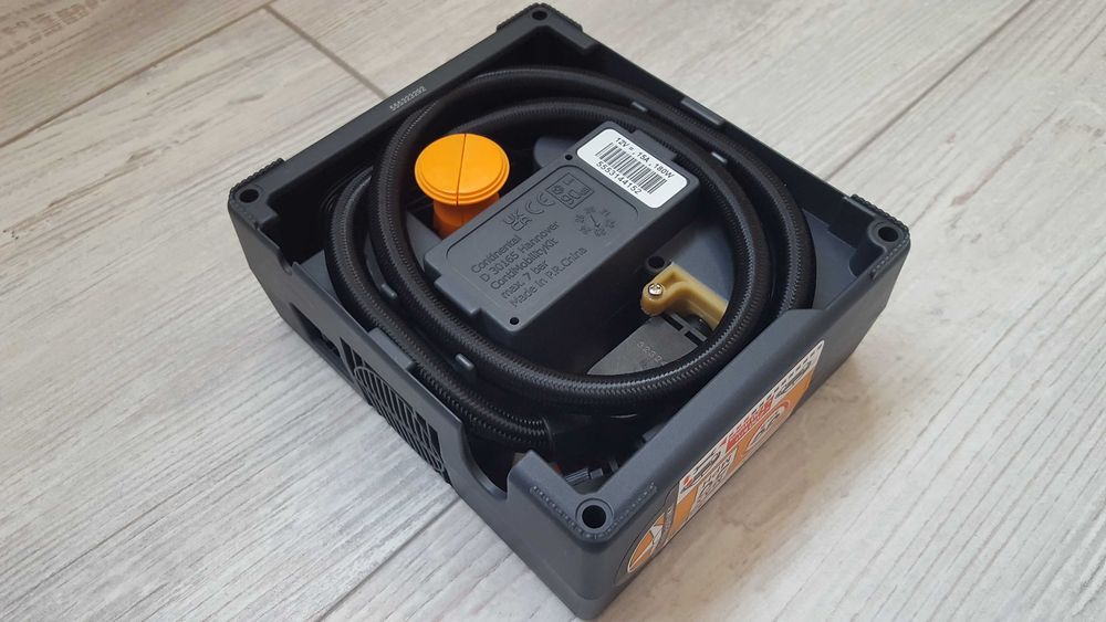 Нов оригинален компресор за гуми Continental 12V-15A-180W с лепило 350 мл в чанта