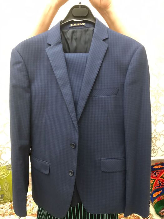 Продам костюм 46