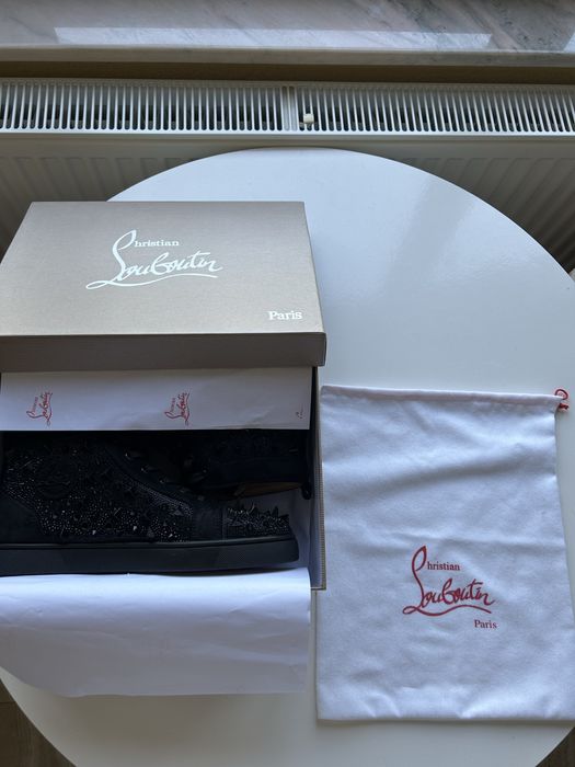 Vand Louboutin.