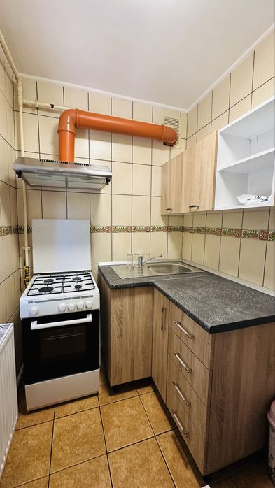 Inchiriez garsoniera str Decebal et 1  NOU renovata