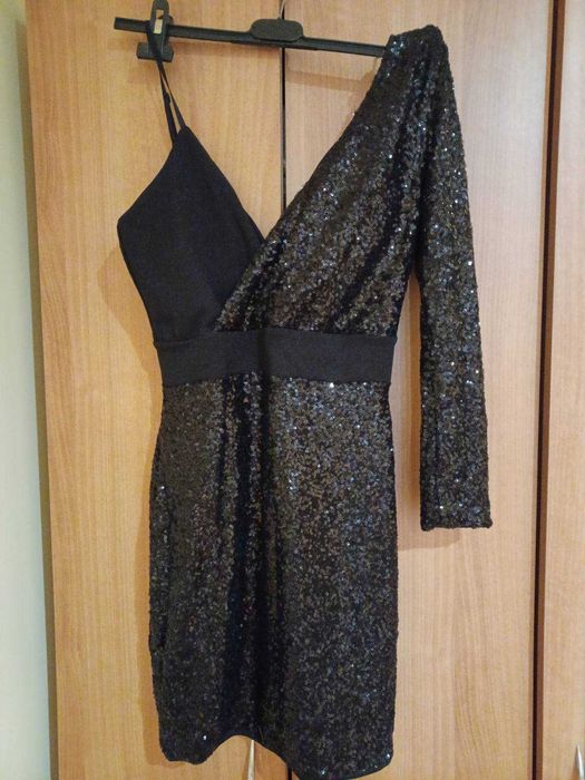 Продавам рокля много добро състояние