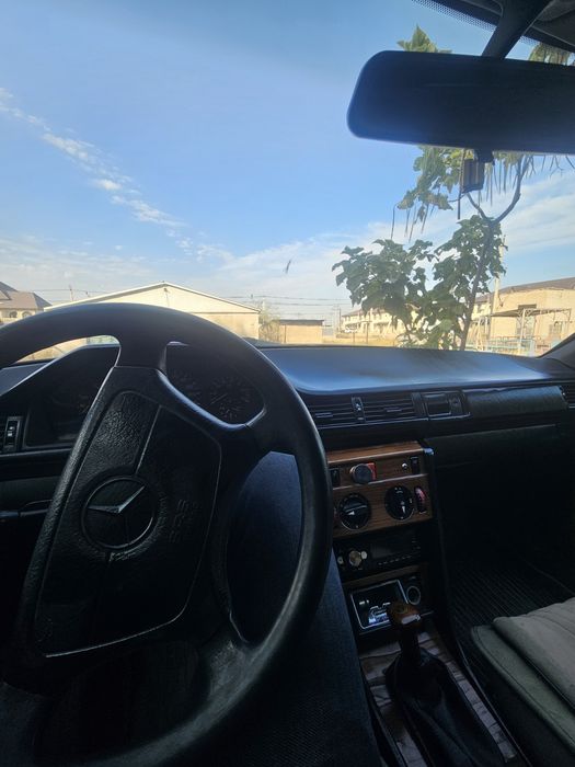 В продаже Мерседес бенс w124