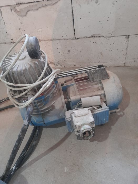 Компрессор СССР СОТИЛАДИ  давления 3.4 атмасфера