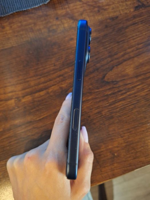 Iphone 17 pro син